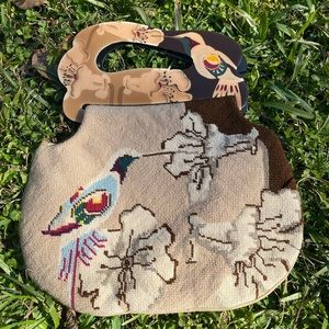 Vintage 1980s hand painted crocheted hummingbird Moonbag Purse🤎